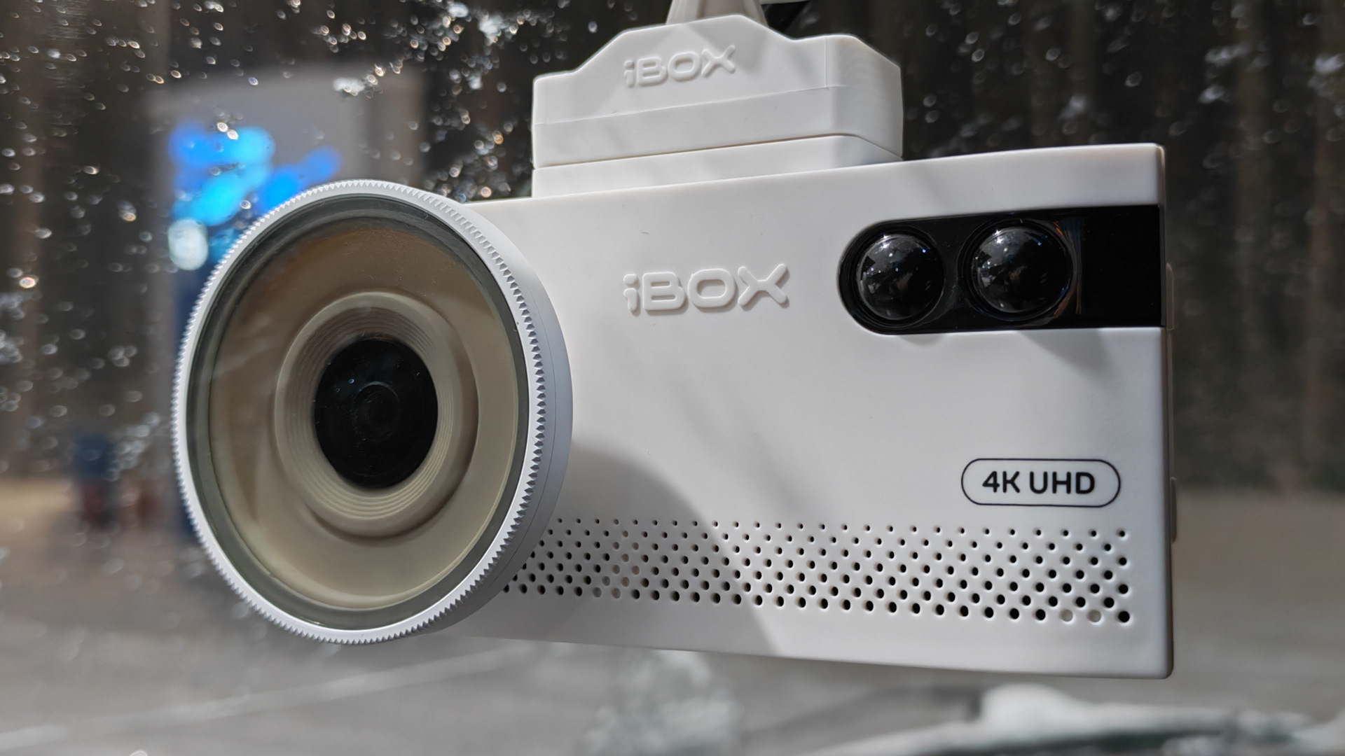 Помощник из будущего — комбо iBOX EVO 4K LaserVision WiFi Signature Dual White