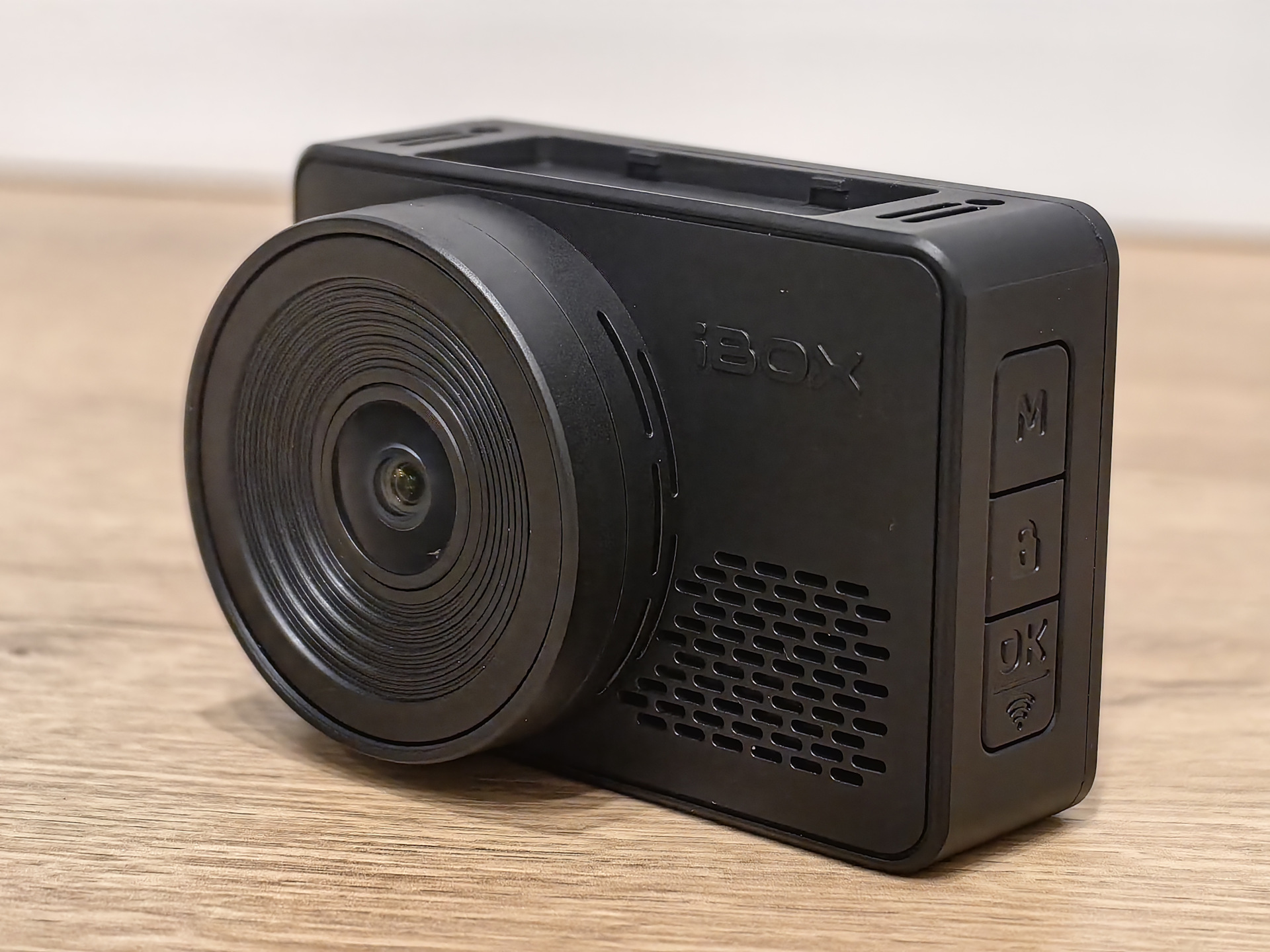 Флагманский видеорегистратор iBOX RoadScan PRO 4K