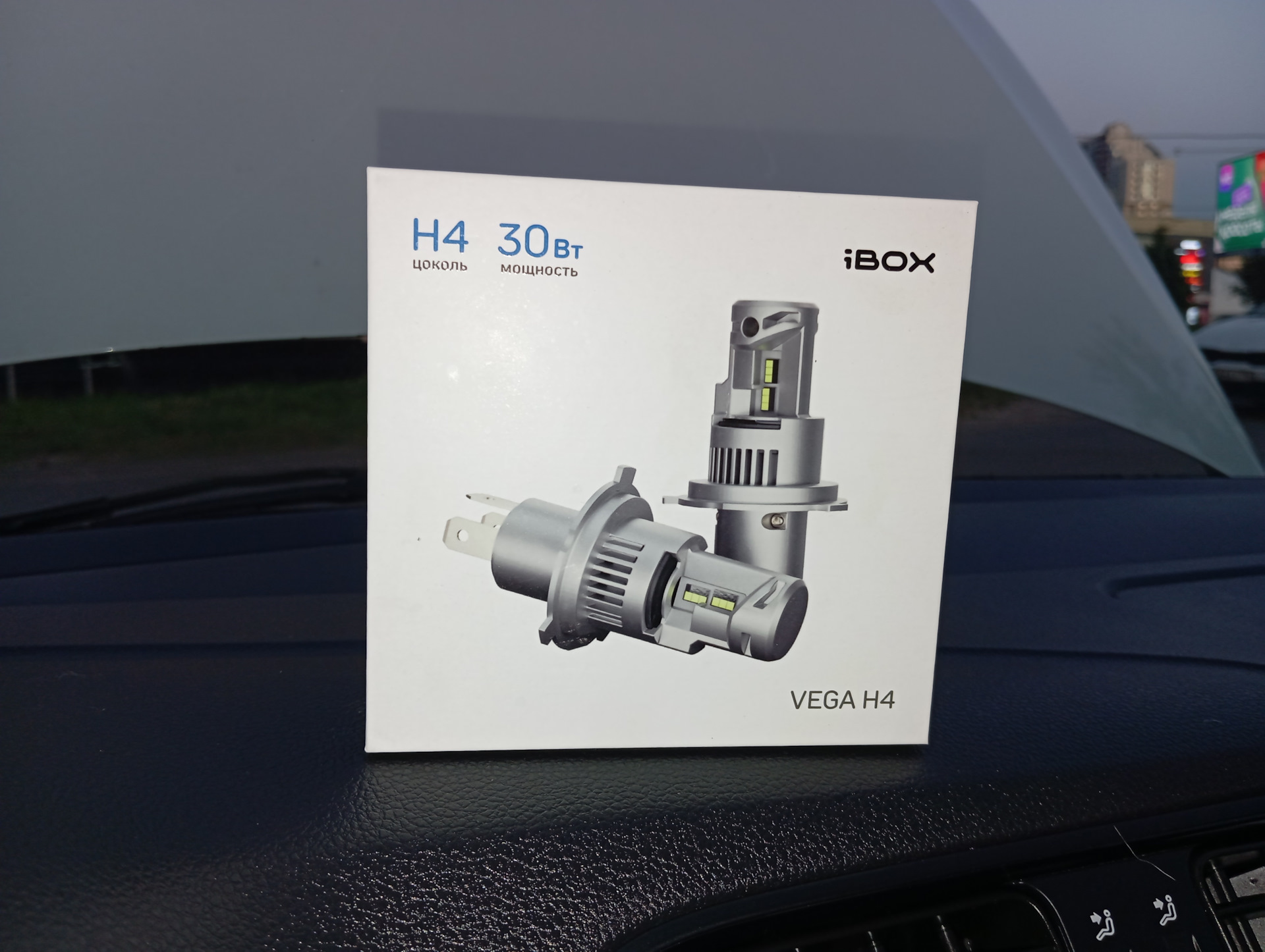 Замена ламп H4 на светодиодные iBOX VEGA в Volkswagen Polo Sedan: Подробное руководство и впечатления от установки